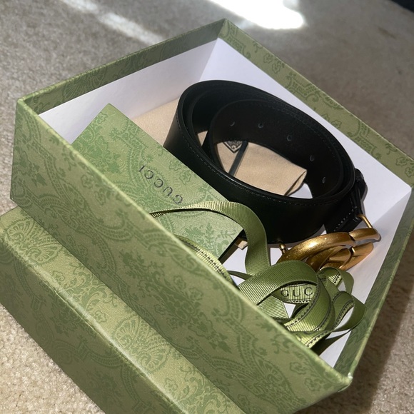 I’m selling my Gucci belt barely worn! - Picture 5 of 6